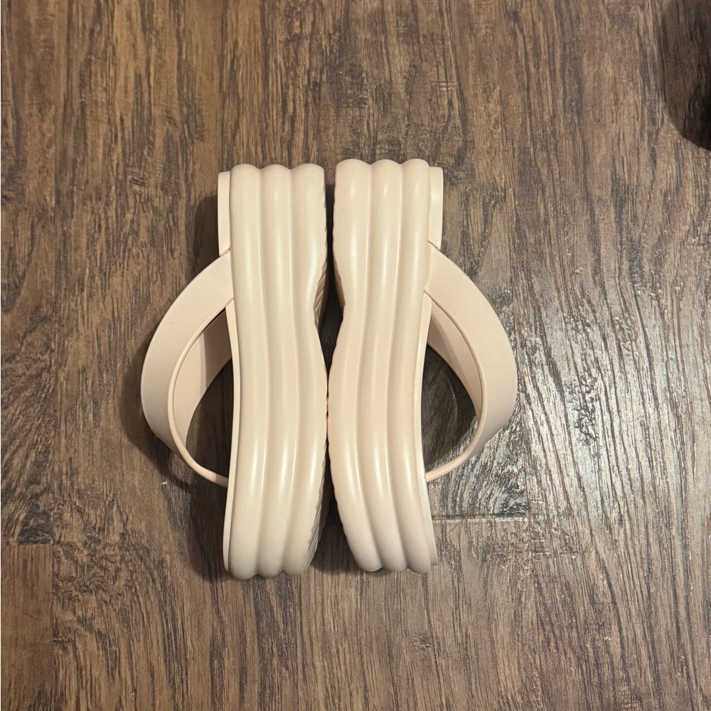 Cream or Tan chunky platform sandals - Picture 4 of 7